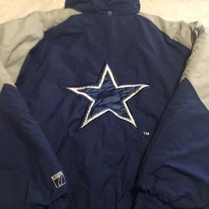 Vintage Dallas Cowboys puffy jacket. No hood.